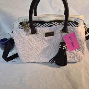 Elegant Quilted Floral Handbag - Black and Cream